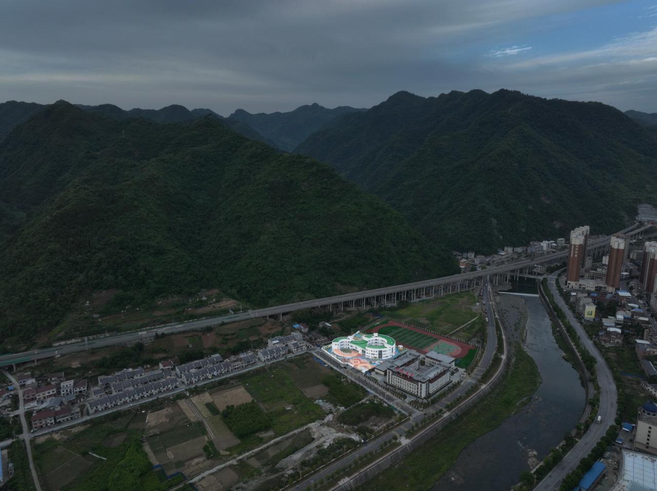 BIM建筑|中国最美幼儿园在县城:平利县第三幼儿园 / 迪卡建筑设计中心 BIM建筑|中国最美幼儿园在县城:平利县第三幼儿园 / 迪卡建筑设计中心