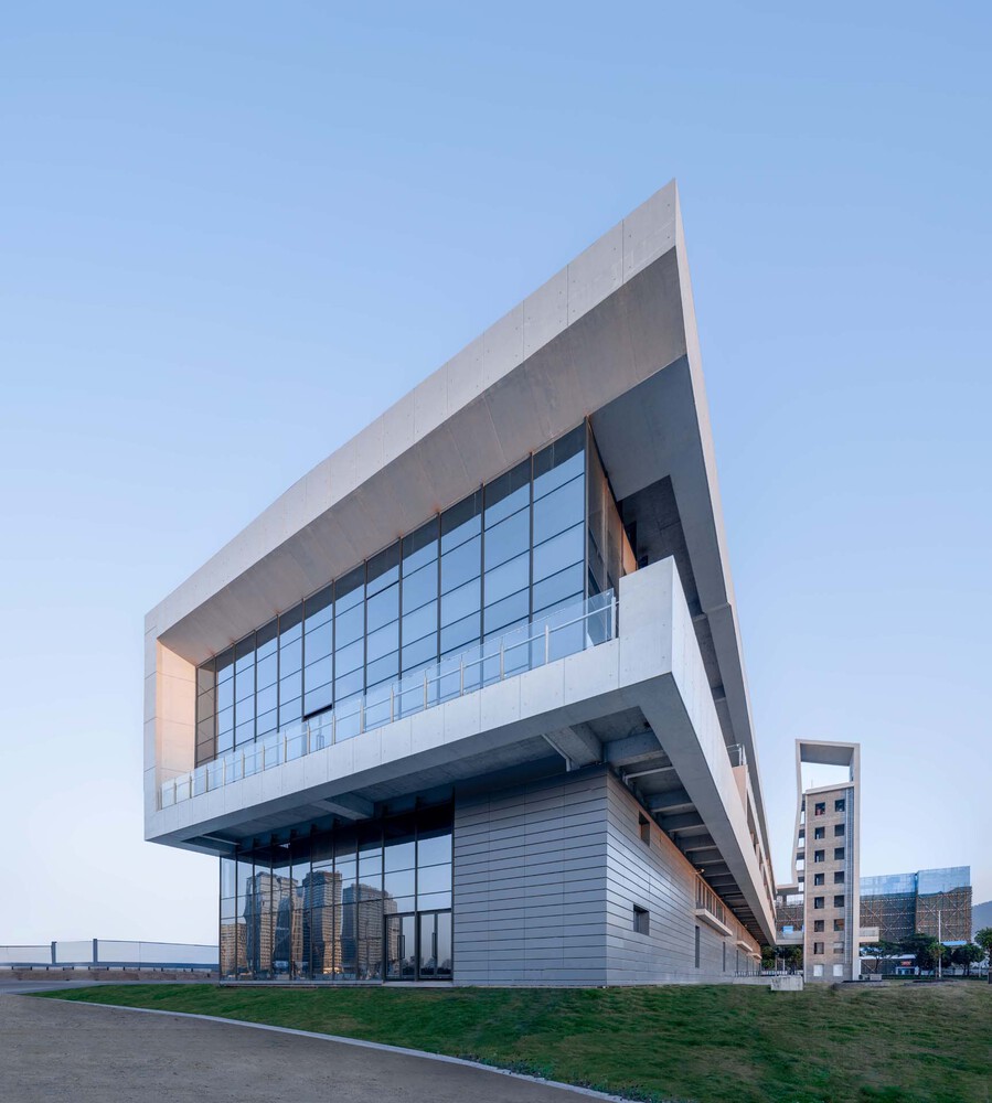 BIM建筑|深圳前海消防站 / 深圳大学建筑设计研究院有限公司“钟中+钟波涛”工作室 BIM建筑|深圳前海消防站 / 深圳大学建筑设计研究院有限公司“钟中+钟波涛”工作室