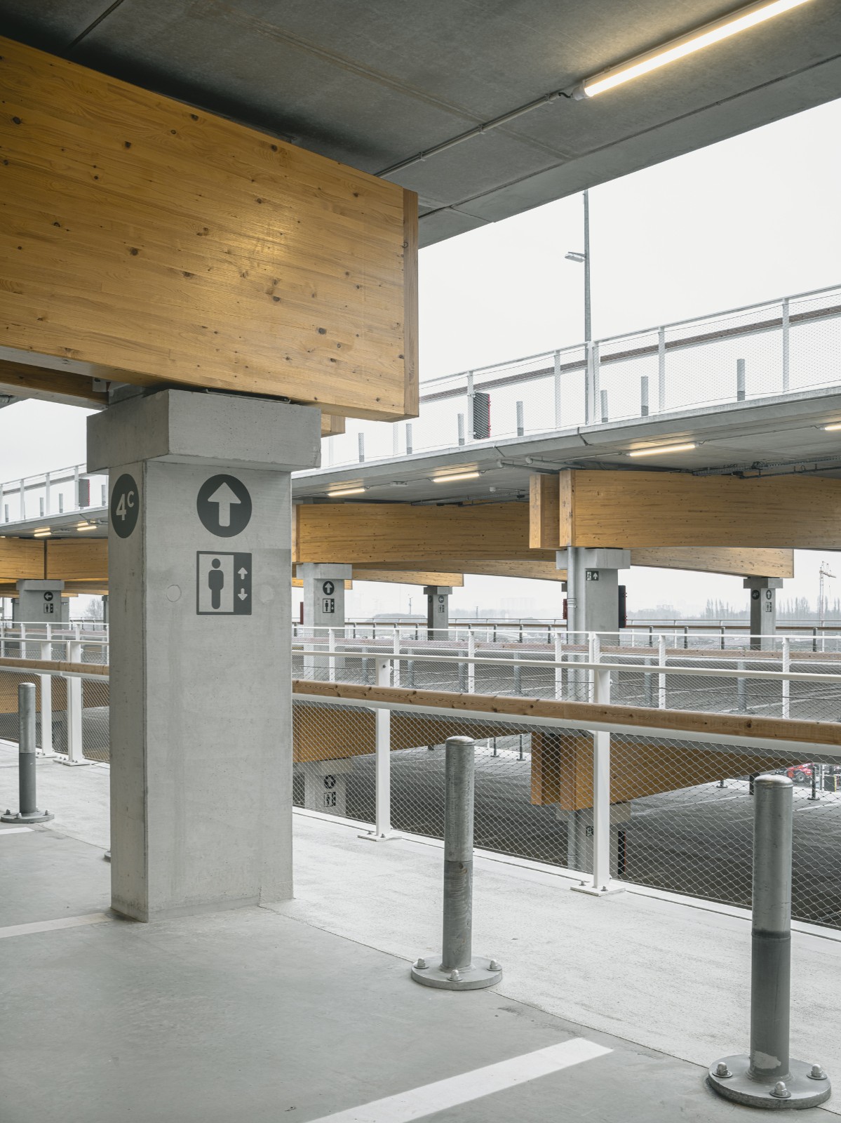 BIM建筑|Park+Ride新模式,私人交通+公交交通 / HUB BIM建筑|Park+Ride新模式,私人交通+公交交通 / HUB