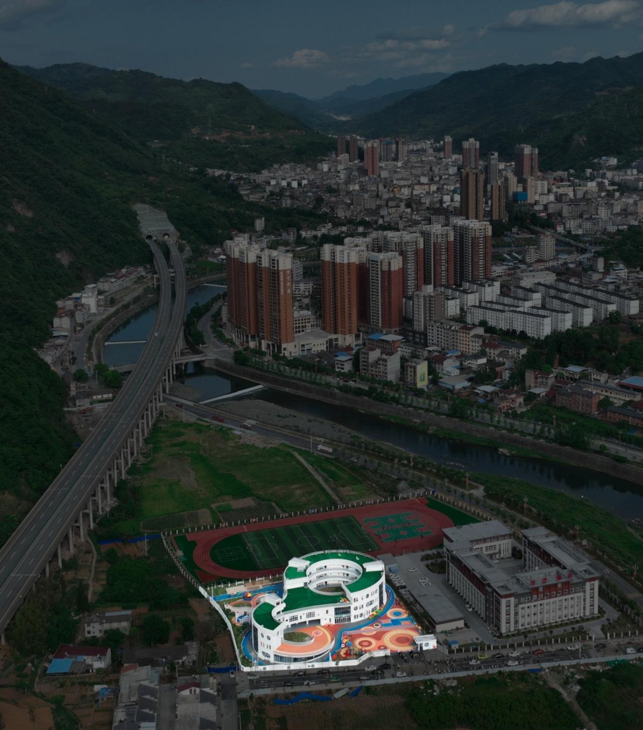 BIM建筑|中国最美幼儿园在县城:平利县第三幼儿园 / 迪卡建筑设计中心 BIM建筑|中国最美幼儿园在县城:平利县第三幼儿园 / 迪卡建筑设计中心
