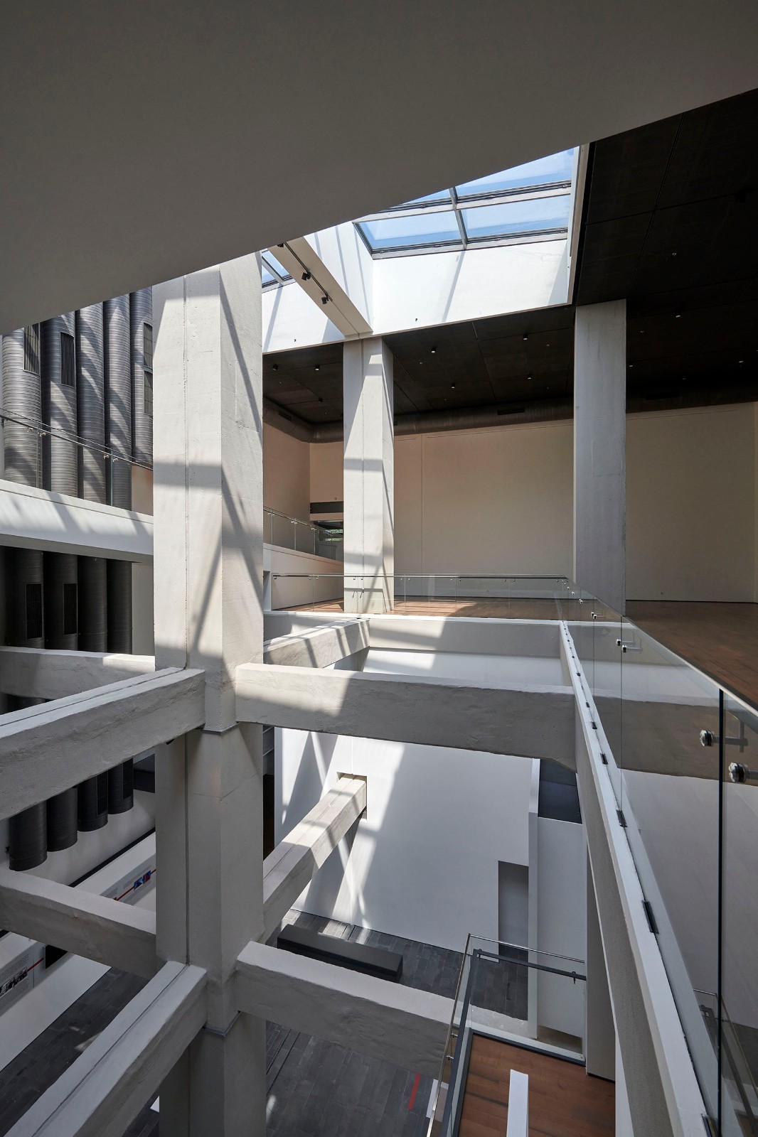BIM建筑|冲出混凝土框架的盒子,伊斯坦布尔绘画与雕塑美术馆 / EAA - Emre Arolat Architecture BIM建筑|冲出混凝土框架的盒子,伊斯坦布尔绘画与雕塑美术馆 / EAA - Emre Arolat Architecture