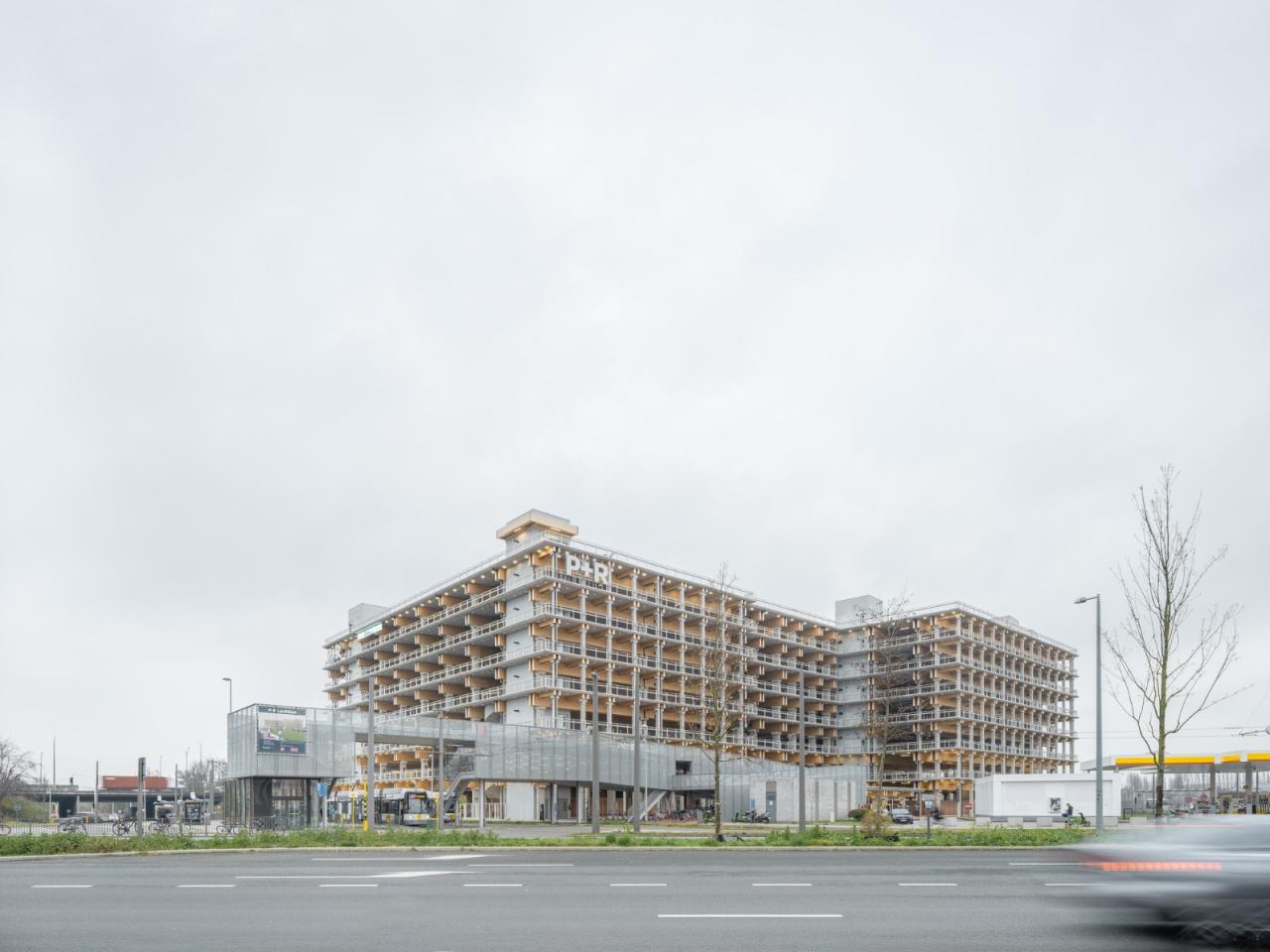 BIM建筑|Park+Ride新模式,私人交通+公交交通 / HUB BIM建筑|Park+Ride新模式,私人交通+公交交通 / HUB