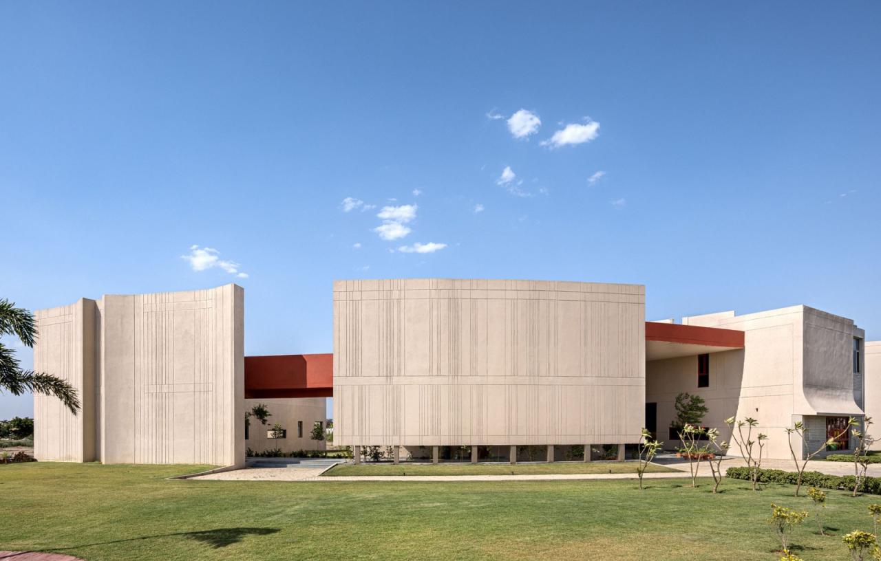 BIM建筑|立起围墙的校园 / Kamat & Rozario Architecture BIM建筑|立起围墙的校园 / Kamat & Rozario Architecture