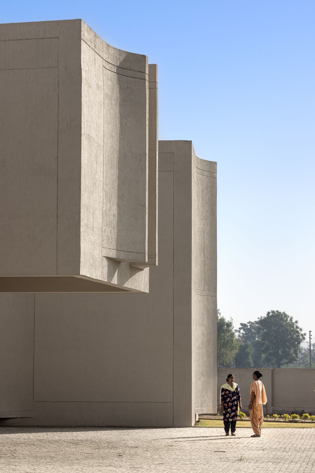 BIM建筑|立起围墙的校园 / Kamat & Rozario Architecture BIM建筑|立起围墙的校园 / Kamat & Rozario Architecture