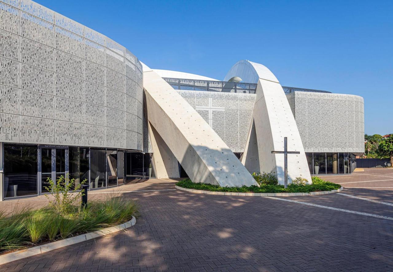 BIM建筑|南非德班基督教中心 / Elphick Proome Architects BIM建筑|南非德班基督教中心 / Elphick Proome Architects