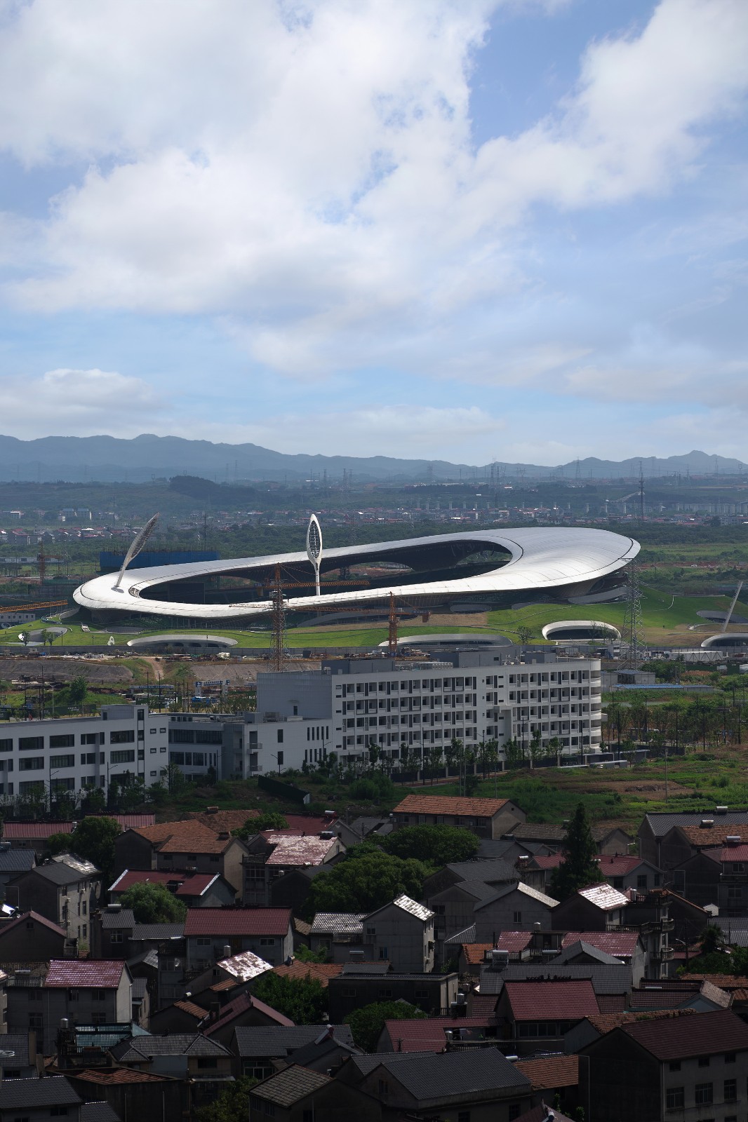 BIM建筑|全球最大覆土建筑群设计:“消失的体育场”/ MAD马岩松 BIM建筑|全球最大覆土建筑群设计:“消失的体育场”/ MAD马岩松