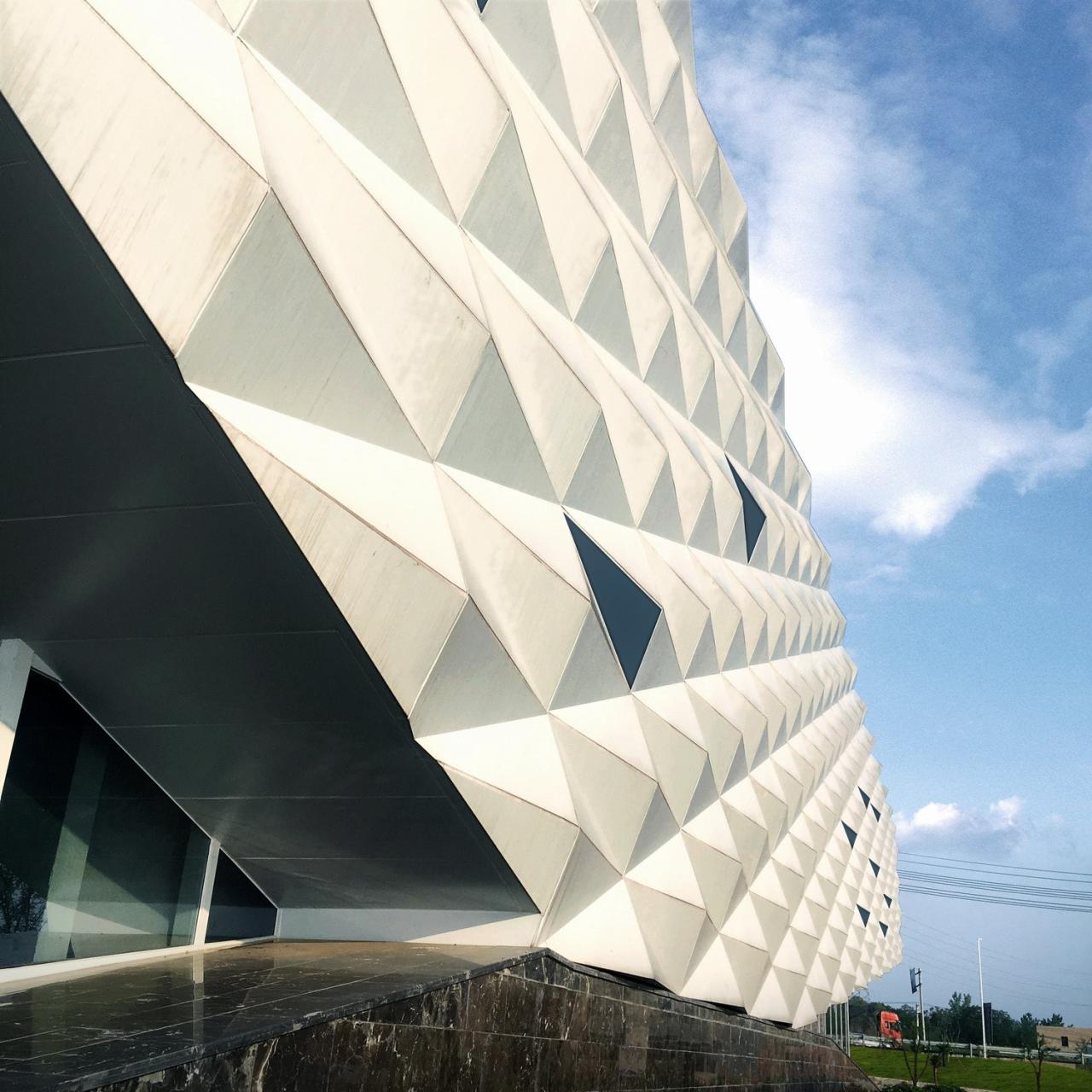 BIM建筑|漂浮的盒子:株洲汽博园营销中心 / 罗劲工作室 BIM建筑|漂浮的盒子:株洲汽博园营销中心 / 罗劲工作室