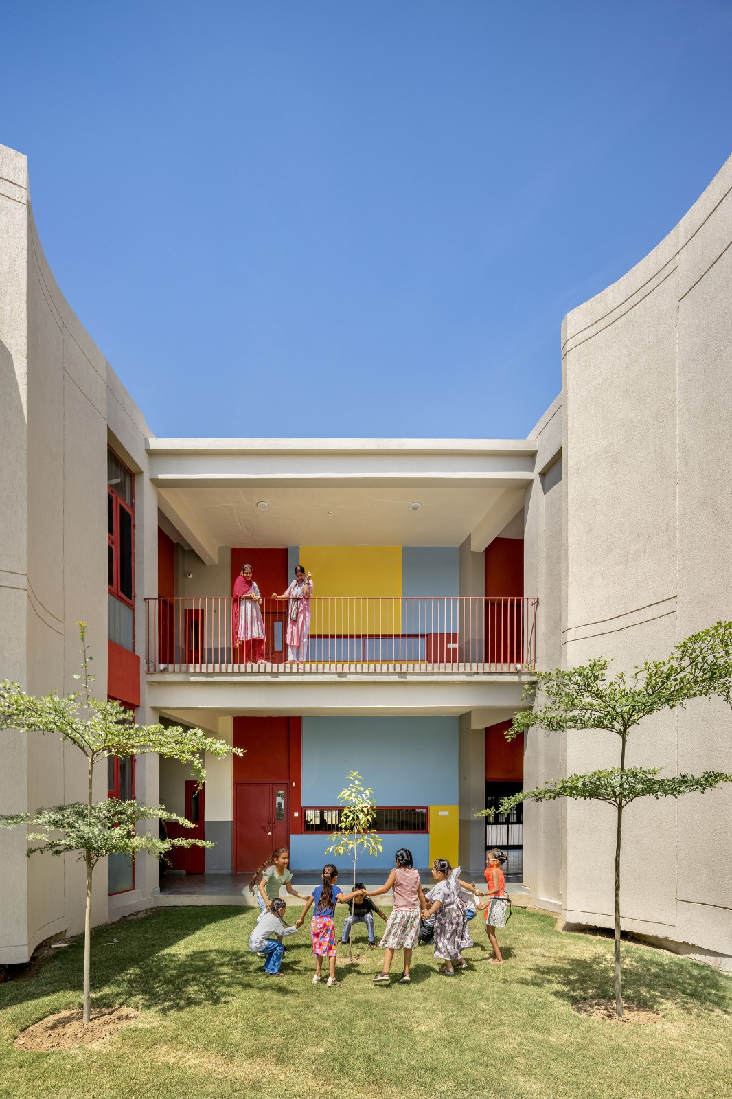 BIM建筑|立起围墙的校园 / Kamat & Rozario Architecture BIM建筑|立起围墙的校园 / Kamat & Rozario Architecture