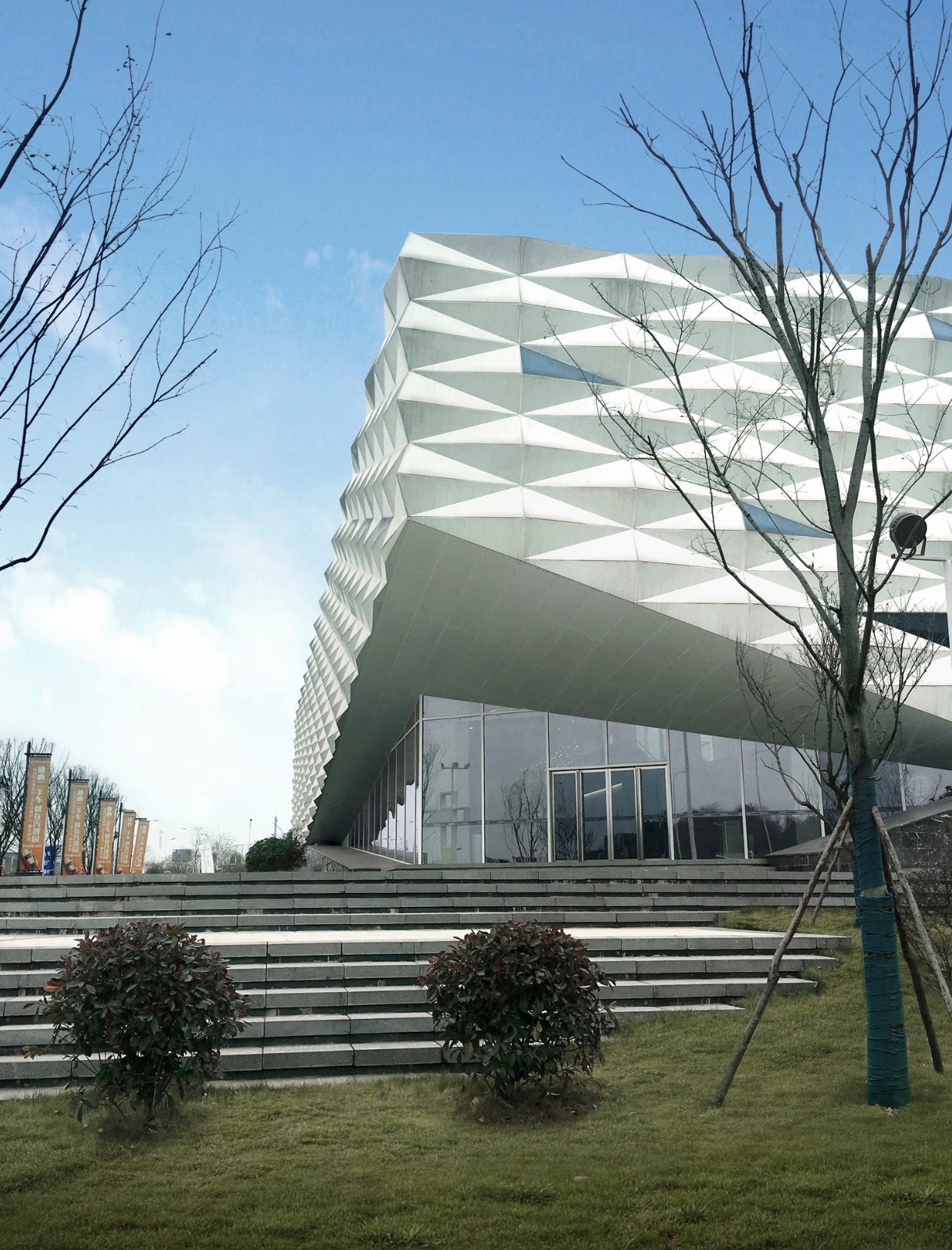 BIM建筑|漂浮的盒子:株洲汽博园营销中心 / 罗劲工作室 BIM建筑|漂浮的盒子:株洲汽博园营销中心 / 罗劲工作室
