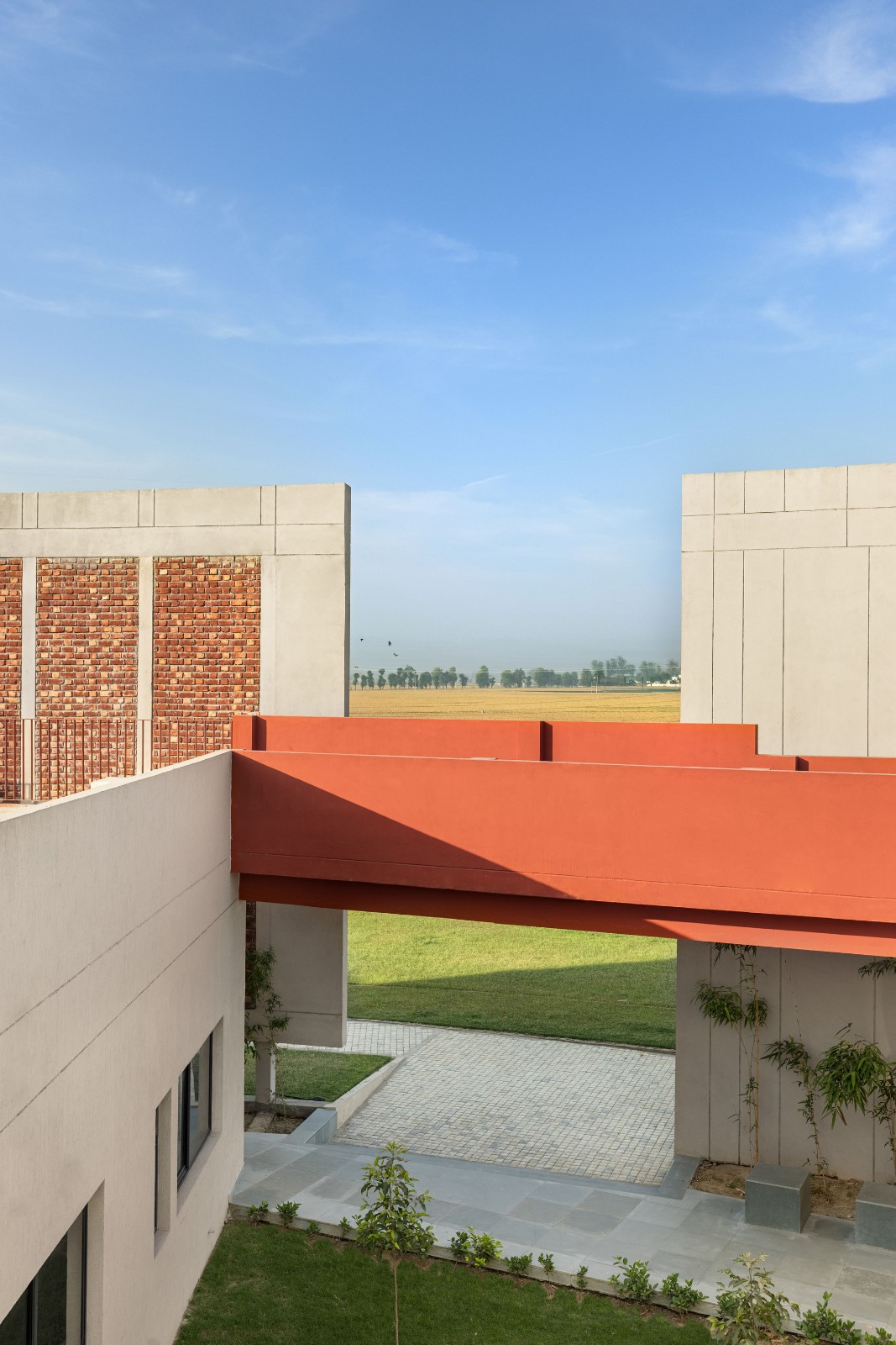 BIM建筑|立起围墙的校园 / Kamat & Rozario Architecture BIM建筑|立起围墙的校园 / Kamat & Rozario Architecture