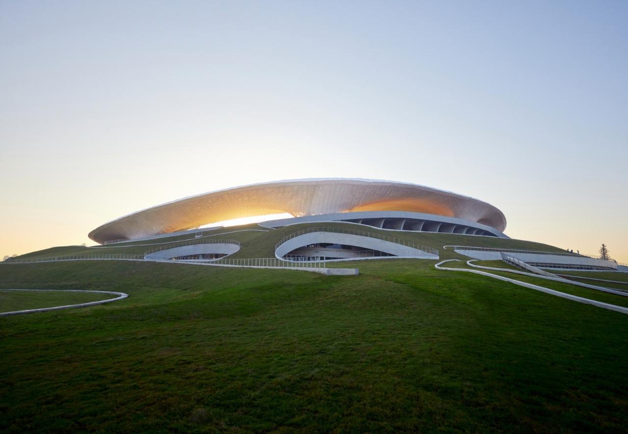 BIM建筑|全球最大覆土建筑群设计:“消失的体育场”/ MAD马岩松 BIM建筑|全球最大覆土建筑群设计:“消失的体育场”/ MAD马岩松
