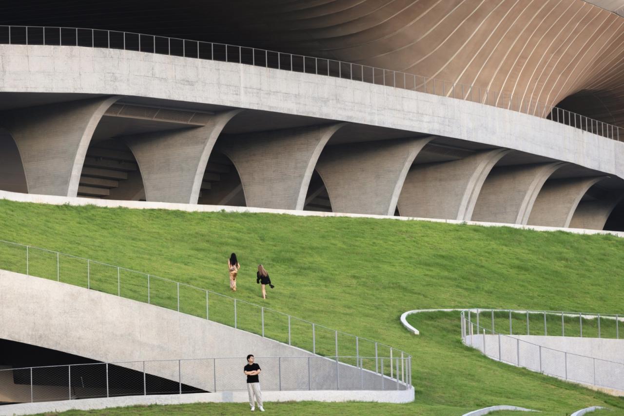 BIM建筑|全球最大覆土建筑群设计:“消失的体育场”/ MAD马岩松 BIM建筑|全球最大覆土建筑群设计:“消失的体育场”/ MAD马岩松