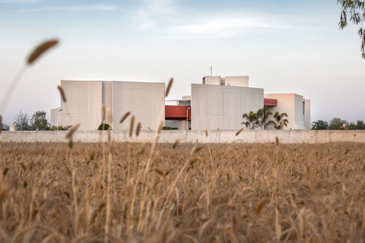 BIM建筑|立起围墙的校园 / Kamat & Rozario Architecture BIM建筑|立起围墙的校园 / Kamat & Rozario Architecture