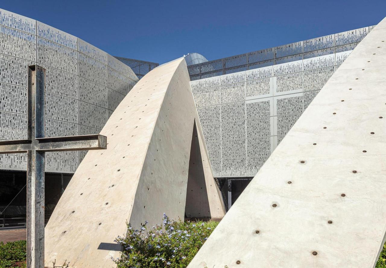 BIM建筑|南非德班基督教中心 / Elphick Proome Architects BIM建筑|南非德班基督教中心 / Elphick Proome Architects