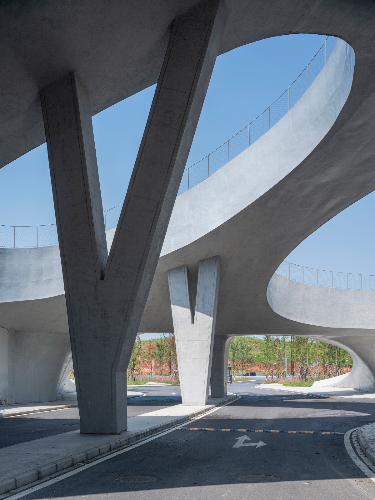 BIM建筑|全球最大覆土建筑群设计:“消失的体育场”/ MAD马岩松 BIM建筑|全球最大覆土建筑群设计:“消失的体育场”/ MAD马岩松