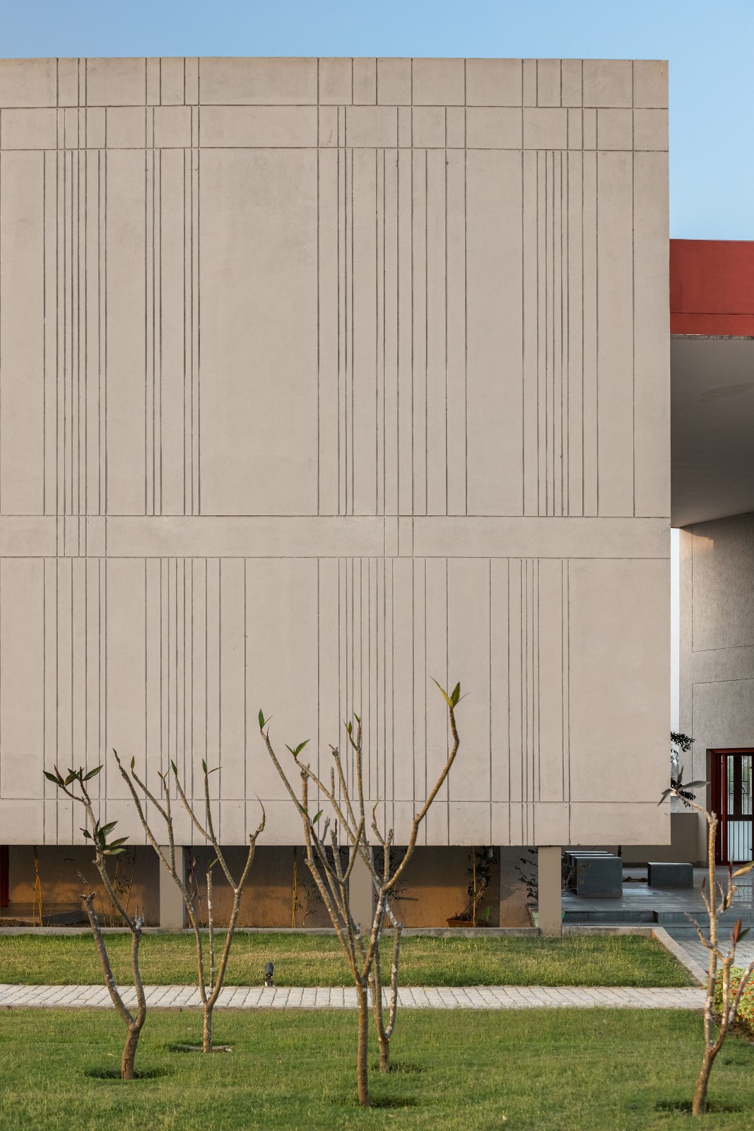BIM建筑|立起围墙的校园 / Kamat & Rozario Architecture BIM建筑|立起围墙的校园 / Kamat & Rozario Architecture
