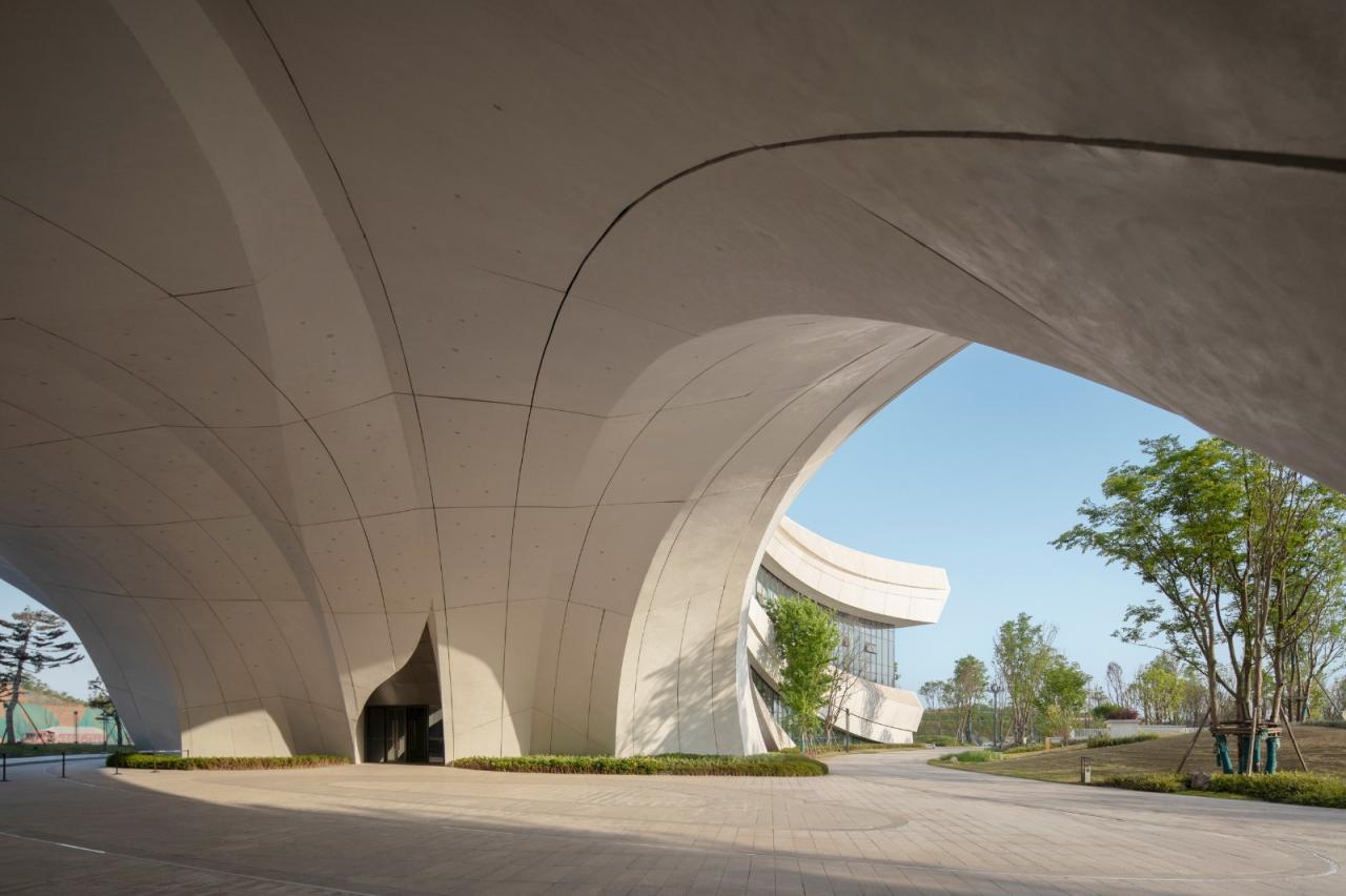 BIM建筑|建筑融于自然:眉山东部新城三中心一基地 / 大陆建筑设计 BIM建筑|建筑融于自然:眉山东部新城三中心一基地 / 大陆建筑设计