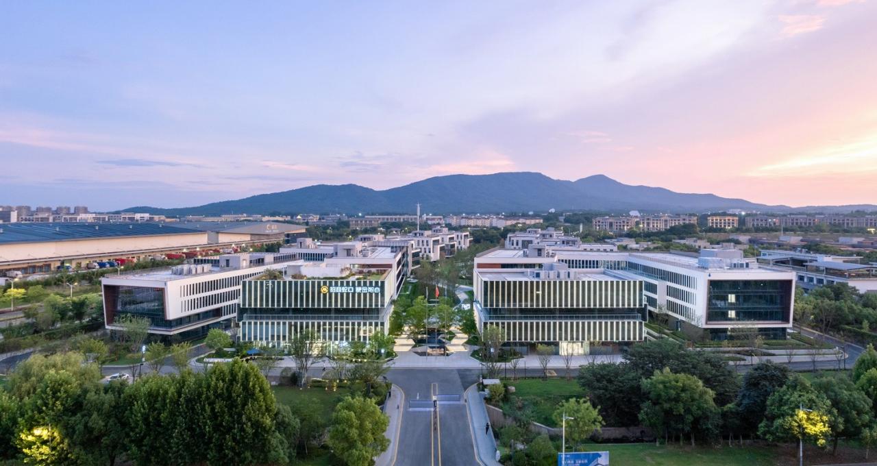 BIM建筑|南京紫金山麓首个AI人工智能产业载体 / 三益中国 BIM建筑|南京紫金山麓首个AI人工智能产业载体 / 三益中国