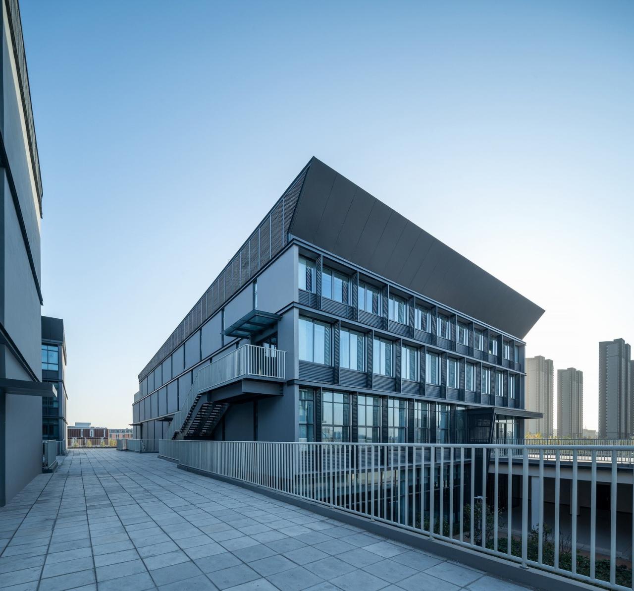 BIM建筑|郑州航空港第八安置区配套中学暨郑州第130中学 / 上海联创设计集团 BIM建筑|郑州航空港第八安置区配套中学暨郑州第130中学 / 上海联创设计集团