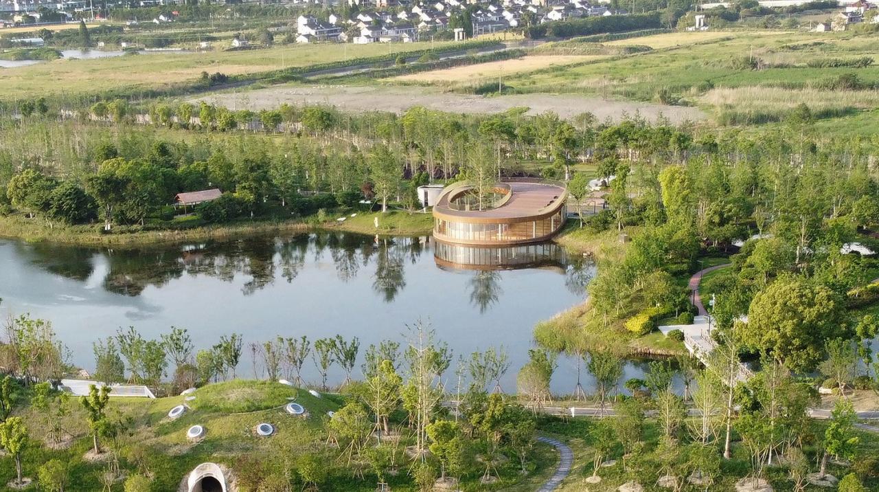 BIM建筑|湖畔剧场 / 禾下建筑社 + MADAM BIM建筑|湖畔剧场 / 禾下建筑社 + MADAM