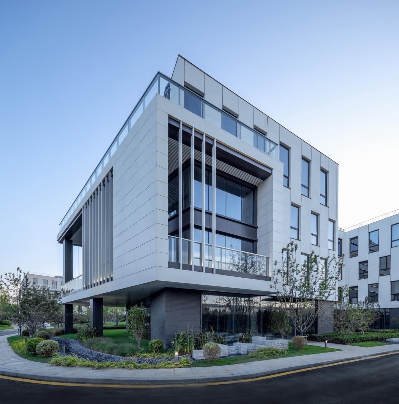 BIM建筑|南京紫金山麓首个AI人工智能产业载体 / 三益中国 BIM建筑|南京紫金山麓首个AI人工智能产业载体 / 三益中国