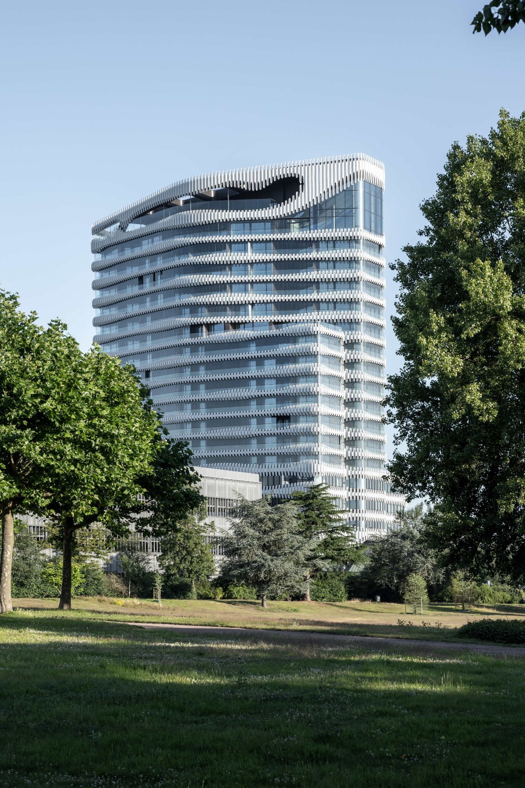 BIM建筑|RKM740“拉链” 塔楼 / J. Mayer H. Architects BIM建筑|RKM740“拉链” 塔楼 / J. Mayer H. Architects