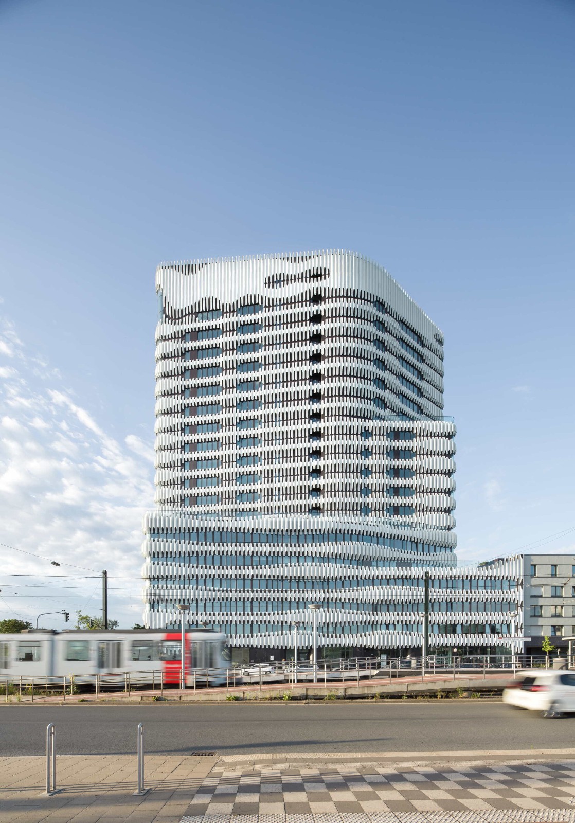 BIM建筑|RKM740“拉链” 塔楼 / J. Mayer H. Architects BIM建筑|RKM740“拉链” 塔楼 / J. Mayer H. Architects