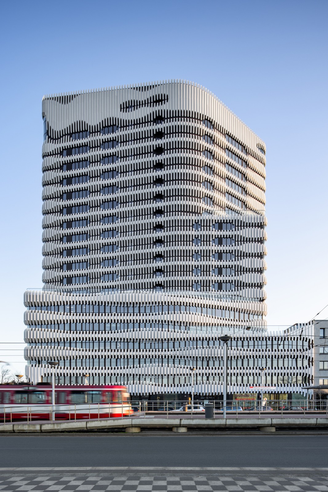 BIM建筑|RKM740“拉链” 塔楼 / J. Mayer H. Architects BIM建筑|RKM740“拉链” 塔楼 / J. Mayer H. Architects