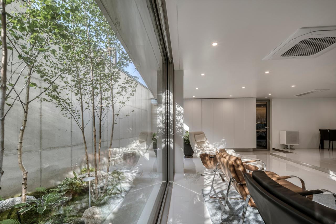 BIM建筑|扭曲营造空间,金属立面住宅 / Archirie BIM建筑|扭曲营造空间,金属立面住宅 / Archirie