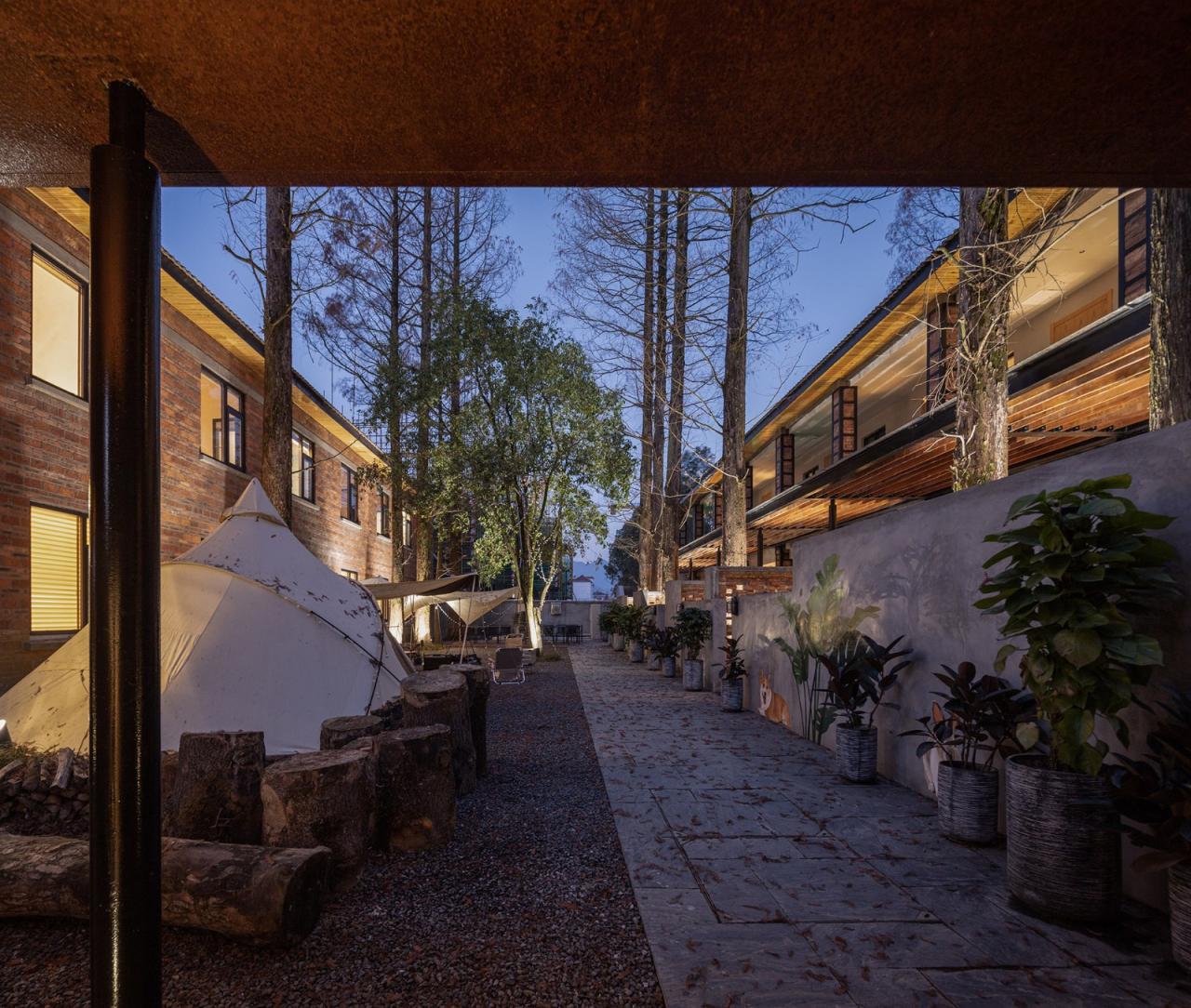 BIM建筑|龙游溪口镇乡村未来社区圃舍·溪口共享民宿 / 上海严旸建筑设计工作室 BIM建筑|龙游溪口镇乡村未来社区圃舍·溪口共享民宿 / 上海严旸建筑设计工作室