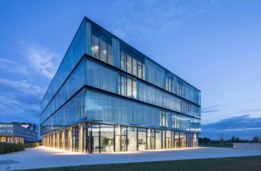 BIM建筑|随太阳路径开合窗帘,baramundi 总部 / 海茵建筑-BIM建筑网