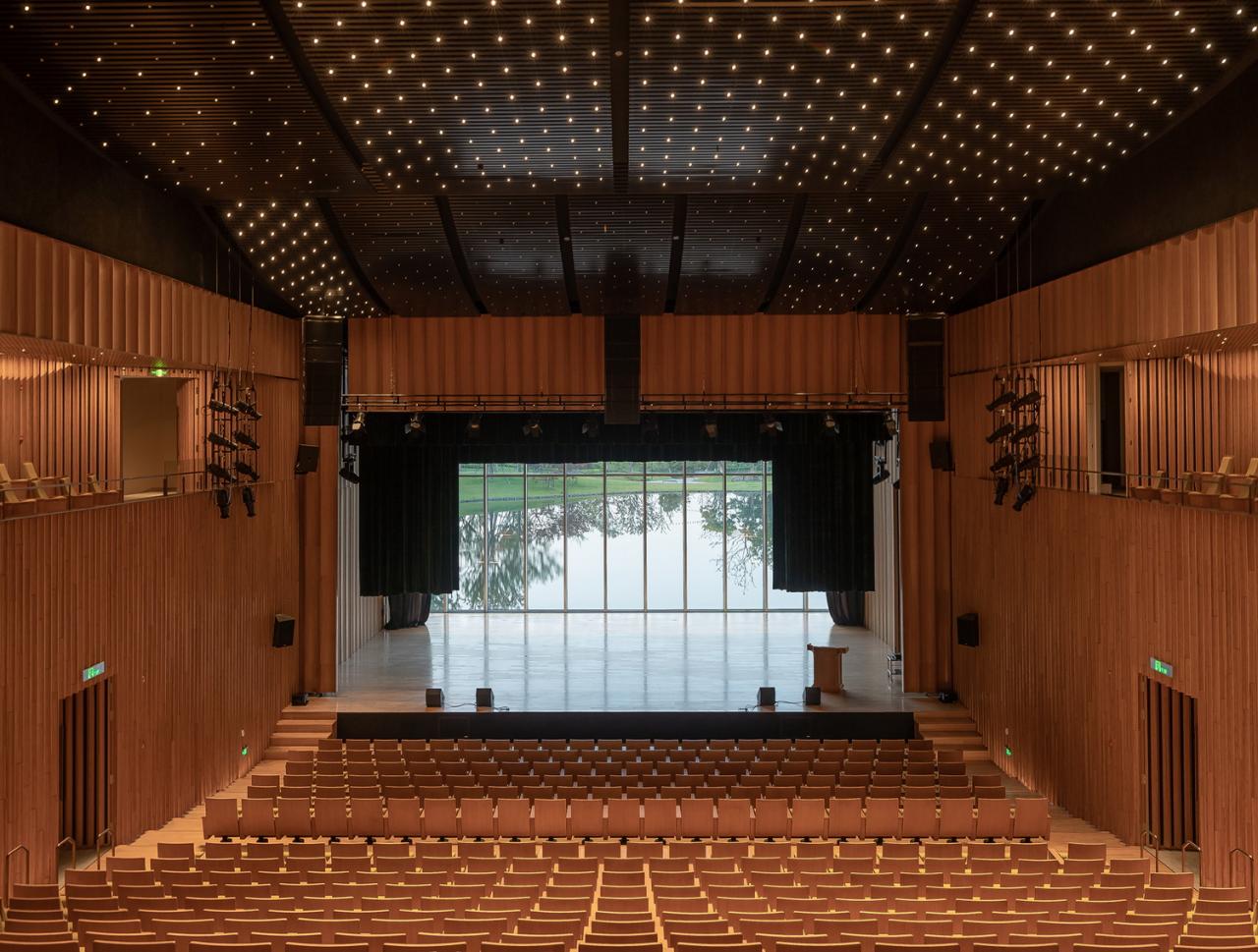 BIM建筑|雅达剧院:山林与舞台 / goa大象设计 BIM建筑|雅达剧院:山林与舞台 / goa大象设计