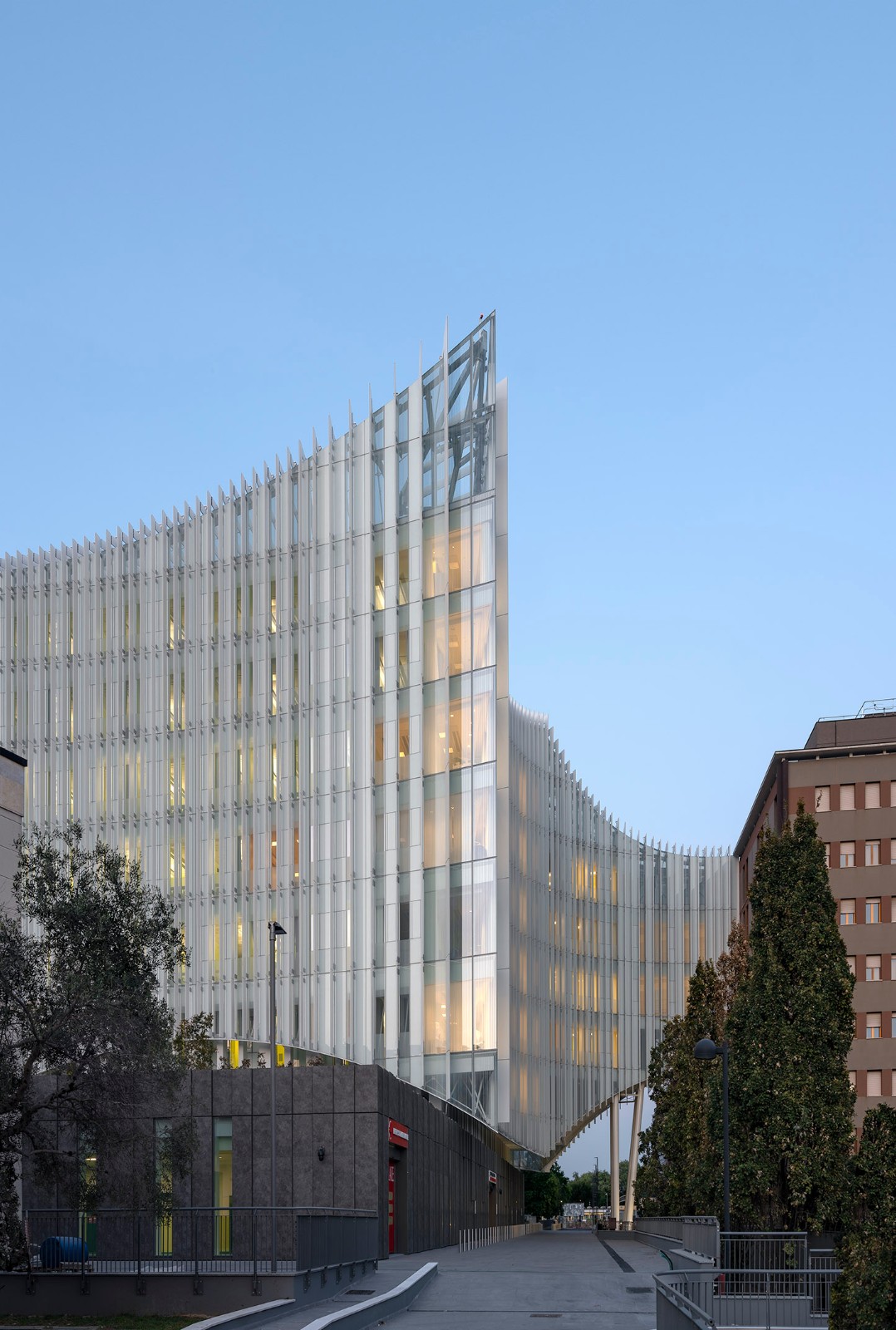 BIM建筑|会吸霾的医院:米兰圣拉斐尔医院新外科和急救中心 / MCA建筑事务所 BIM建筑|会吸霾的医院:米兰圣拉斐尔医院新外科和急救中心 / MCA建筑事务所