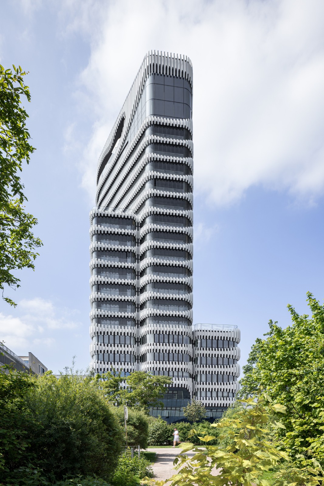 BIM建筑|RKM740“拉链” 塔楼 / J. Mayer H. Architects BIM建筑|RKM740“拉链” 塔楼 / J. Mayer H. Architects