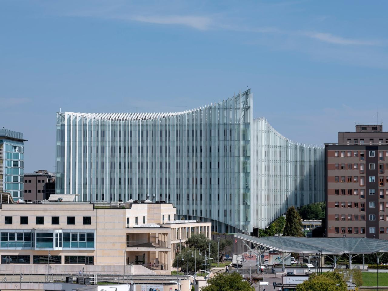 BIM建筑|会吸霾的医院:米兰圣拉斐尔医院新外科和急救中心 / MCA建筑事务所 BIM建筑|会吸霾的医院:米兰圣拉斐尔医院新外科和急救中心 / MCA建筑事务所