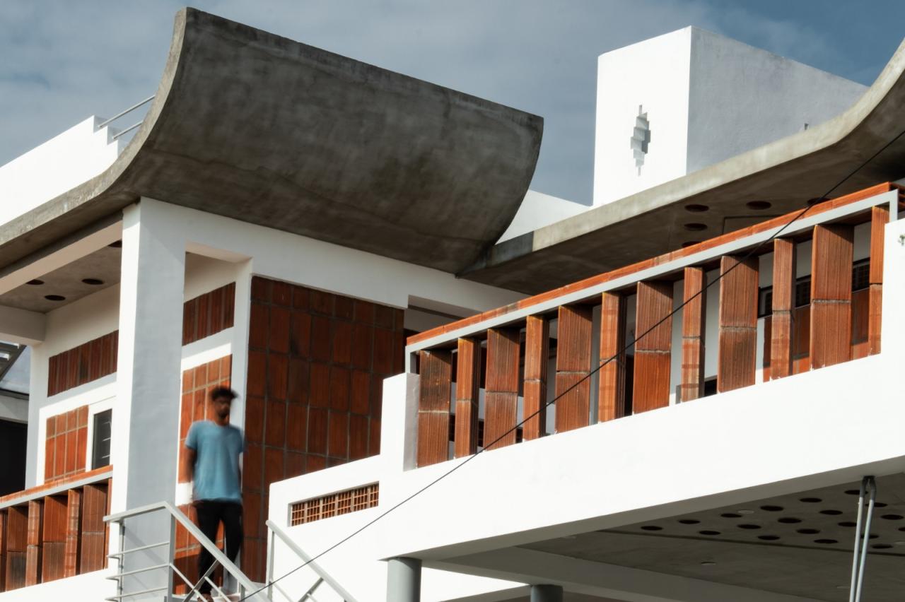 BIM建筑|印度 Coimbatore 修行中心 / Masonry of Architects BIM建筑|印度 Coimbatore 修行中心 / Masonry of Architects