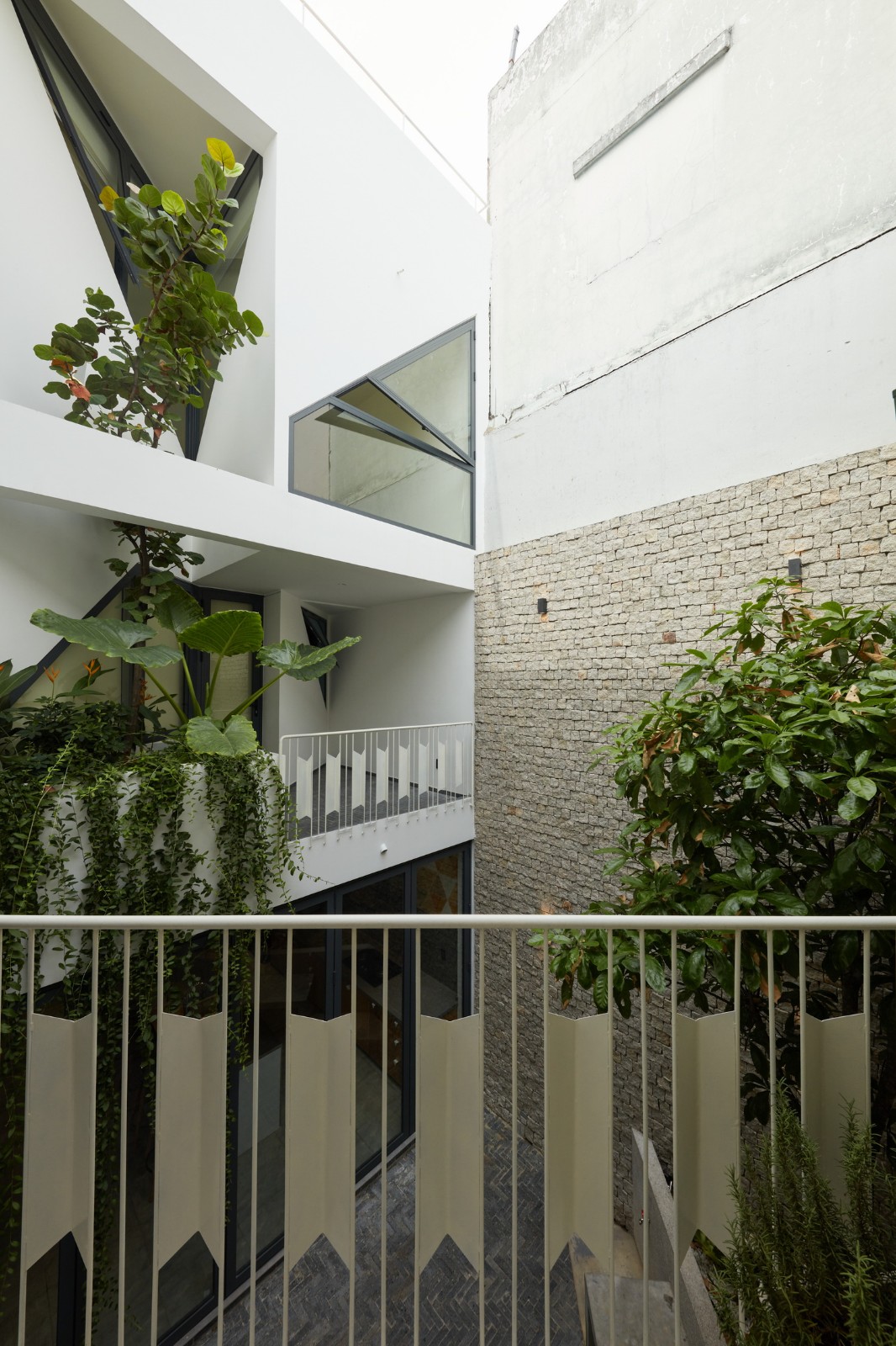 BIM建筑|三角形之家 / Khuon Studio BIM建筑|三角形之家 / Khuon Studio