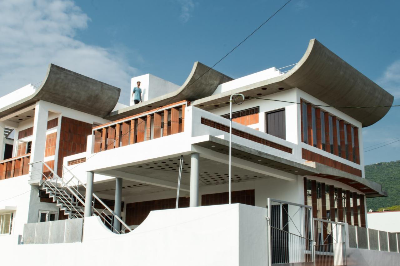 BIM建筑|印度 Coimbatore 修行中心 / Masonry of Architects BIM建筑|印度 Coimbatore 修行中心 / Masonry of Architects