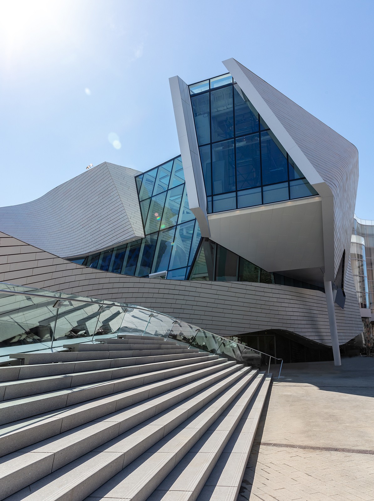 BIM建筑|美国加州橙县艺术博物馆 / Morphosis BIM建筑|美国加州橙县艺术博物馆 / Morphosis
