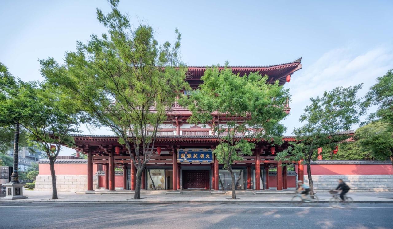 BIM建筑|曲江旅游观光轻轨站点改造提升 / 上海秉仁建筑师事务所 BIM建筑|曲江旅游观光轻轨站点改造提升 / 上海秉仁建筑师事务所