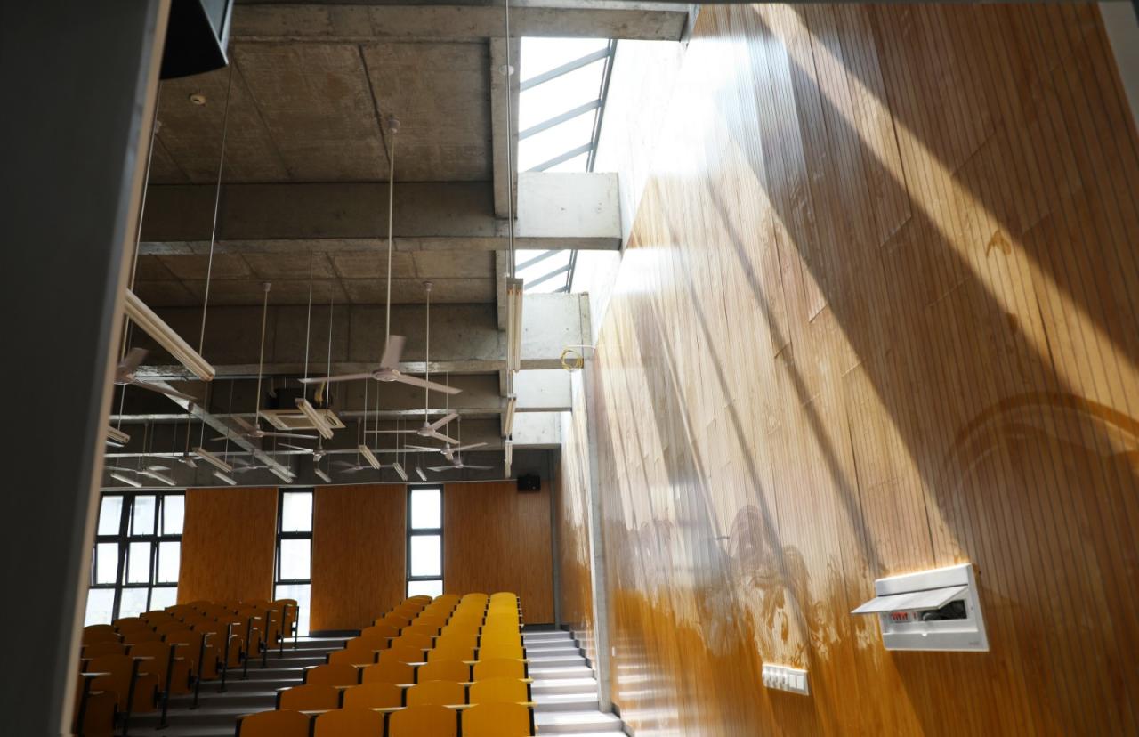 BIM建筑|行山乐水书自华:长江艺术工程职业学院3#教学实训楼 / 湖北建艺风工程设计有限公司 BIM建筑|行山乐水书自华:长江艺术工程职业学院3#教学实训楼 / 湖北建艺风工程设计有限公司