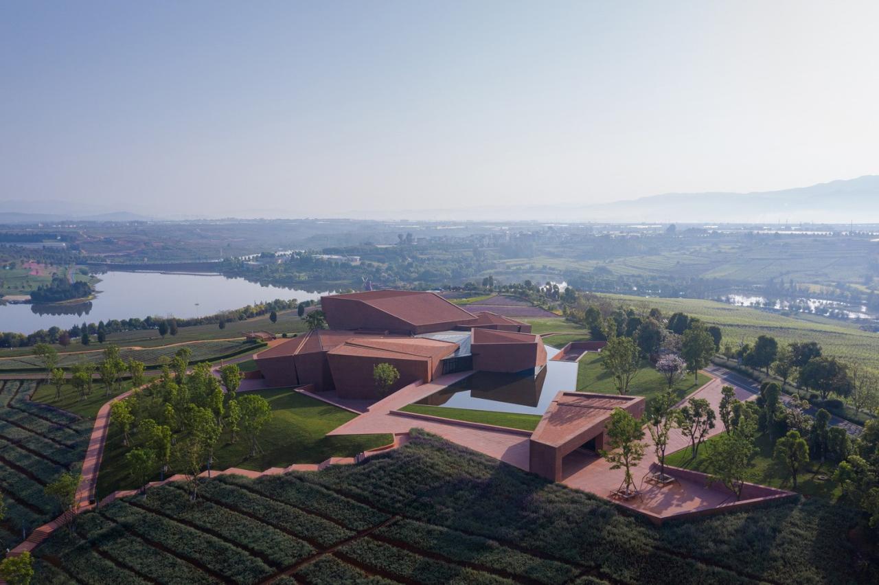BIM建筑|红色石阵,云南东风韵艺术中心 / 孟凡浩 BIM建筑|红色石阵,云南东风韵艺术中心 / 孟凡浩