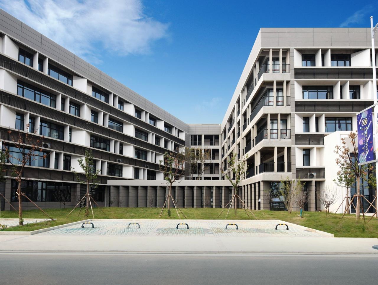 BIM建筑|行山乐水书自华:长江艺术工程职业学院3#教学实训楼 / 湖北建艺风工程设计有限公司 BIM建筑|行山乐水书自华:长江艺术工程职业学院3#教学实训楼 / 湖北建艺风工程设计有限公司