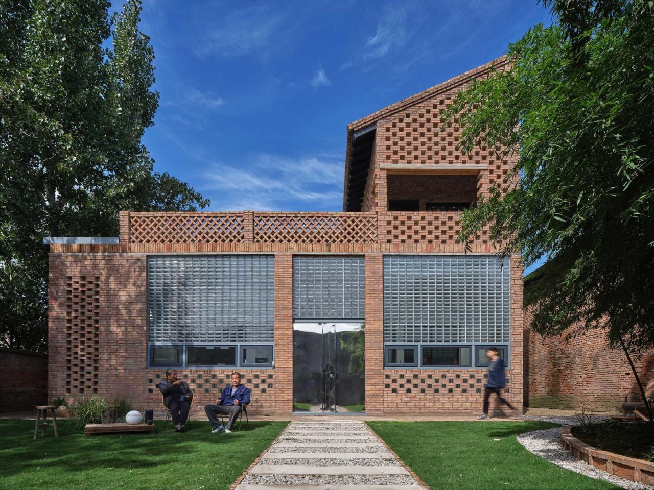 BIM建筑|渭南·巴邑村玻璃砖房 / 西安建筑科技大学设计研究总院 BIM建筑|渭南·巴邑村玻璃砖房 / 西安建筑科技大学设计研究总院
