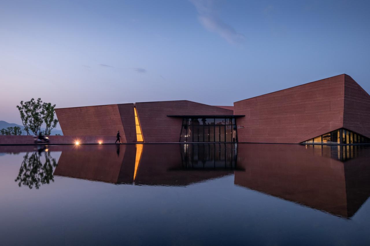 BIM建筑|红色石阵,云南东风韵艺术中心 / 孟凡浩 BIM建筑|红色石阵,云南东风韵艺术中心 / 孟凡浩