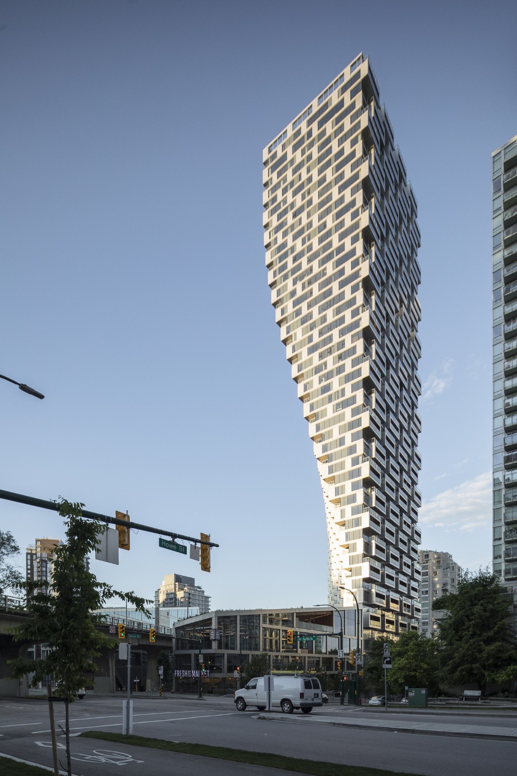 BIM建筑|BIG 两个新作:温哥华之家和泰勒斯大楼,重力和失重摩天楼 BIM建筑|BIG 两个新作:温哥华之家和泰勒斯大楼,重力和失重摩天楼