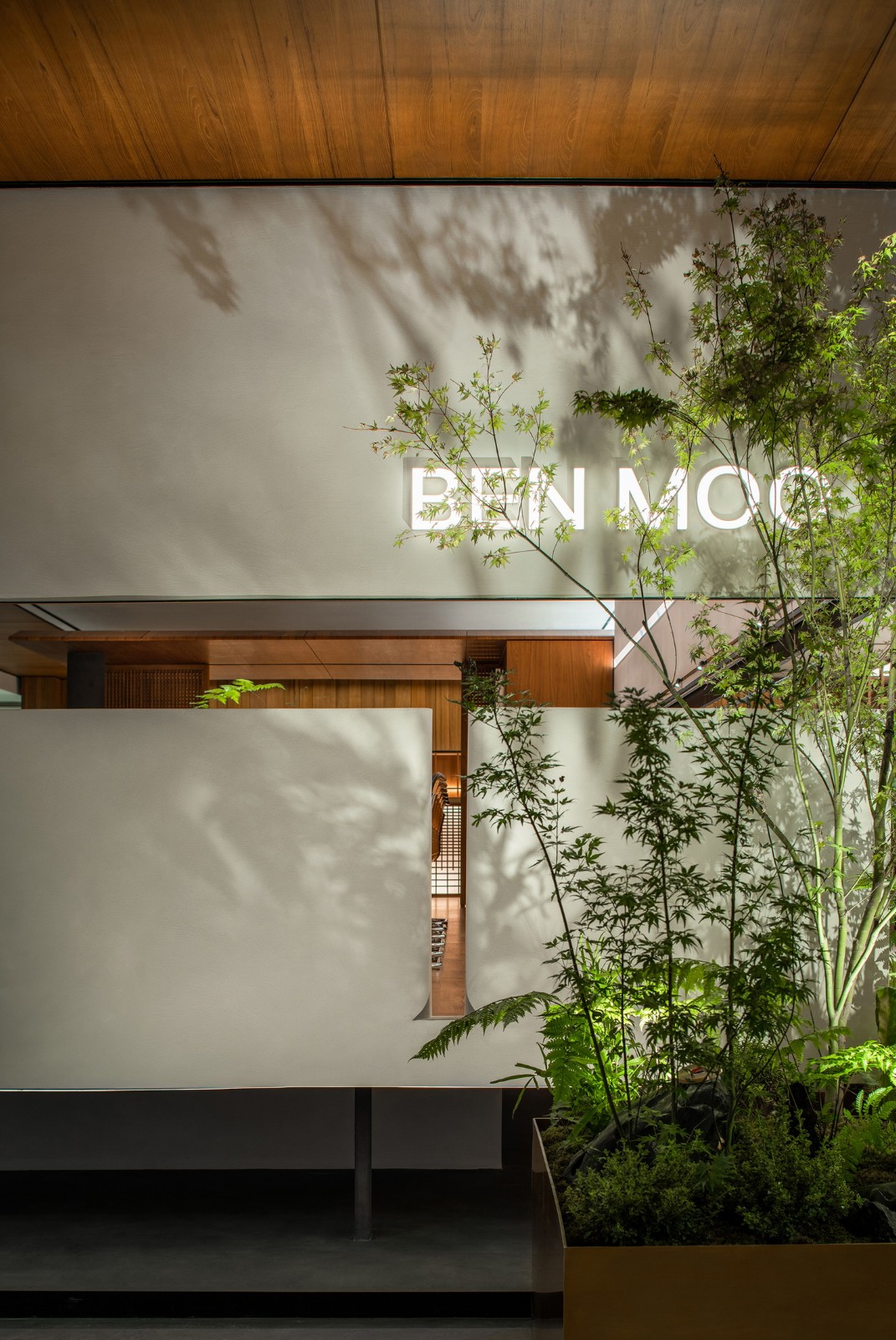BIM建筑|一种材料与当代建构的情绪平衡:本木展厅 / 蜂鸟设计 BIM建筑|一种材料与当代建构的情绪平衡:本木展厅 / 蜂鸟设计