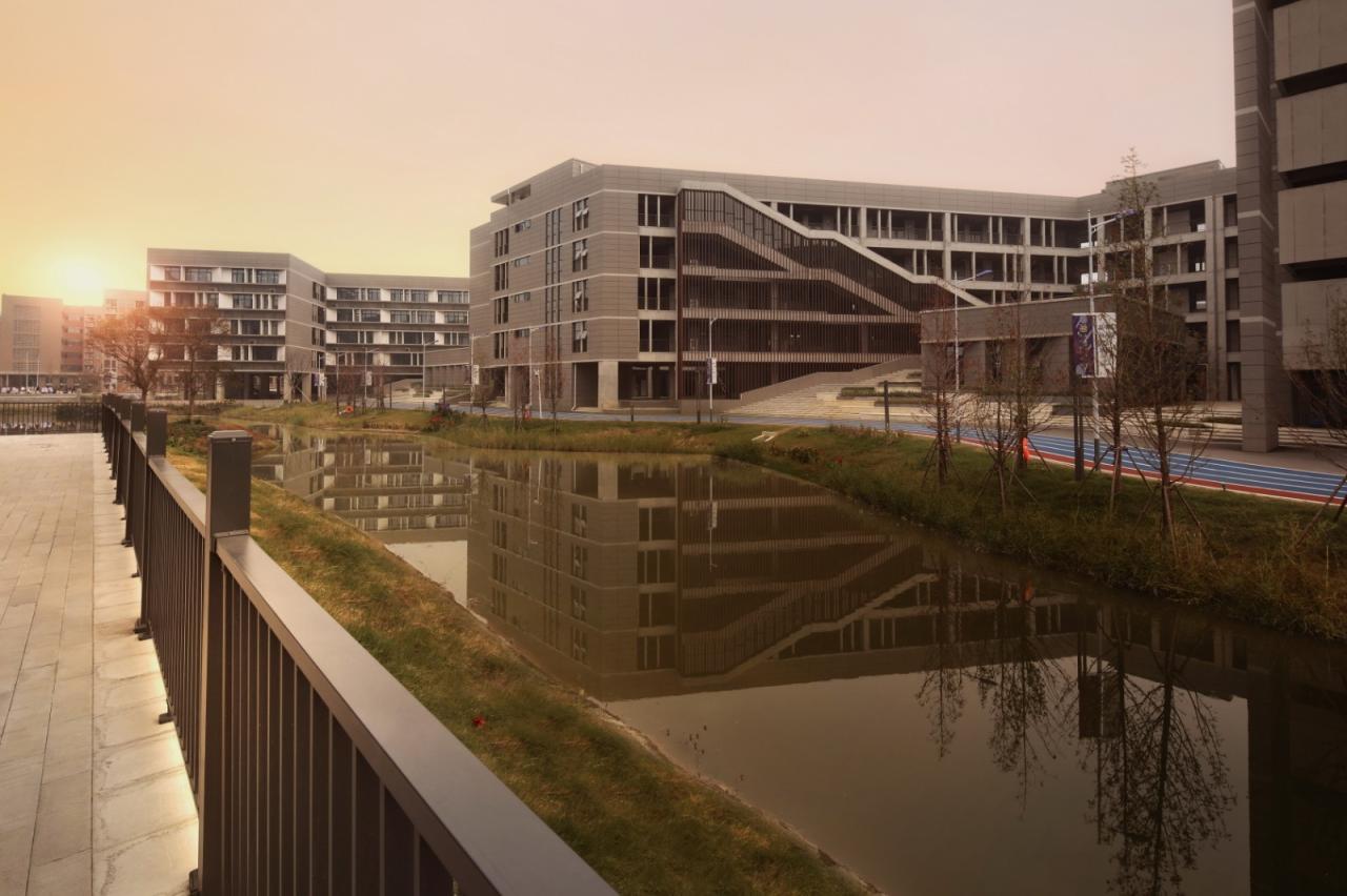 BIM建筑|行山乐水书自华:长江艺术工程职业学院3#教学实训楼 / 湖北建艺风工程设计有限公司 BIM建筑|行山乐水书自华:长江艺术工程职业学院3#教学实训楼 / 湖北建艺风工程设计有限公司
