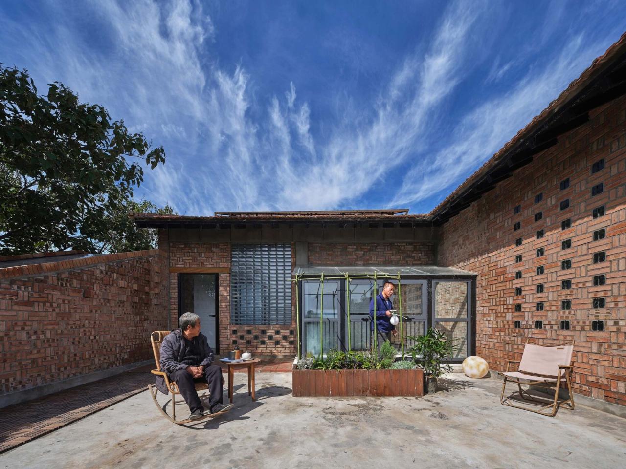 BIM建筑|渭南·巴邑村玻璃砖房 / 西安建筑科技大学设计研究总院 BIM建筑|渭南·巴邑村玻璃砖房 / 西安建筑科技大学设计研究总院