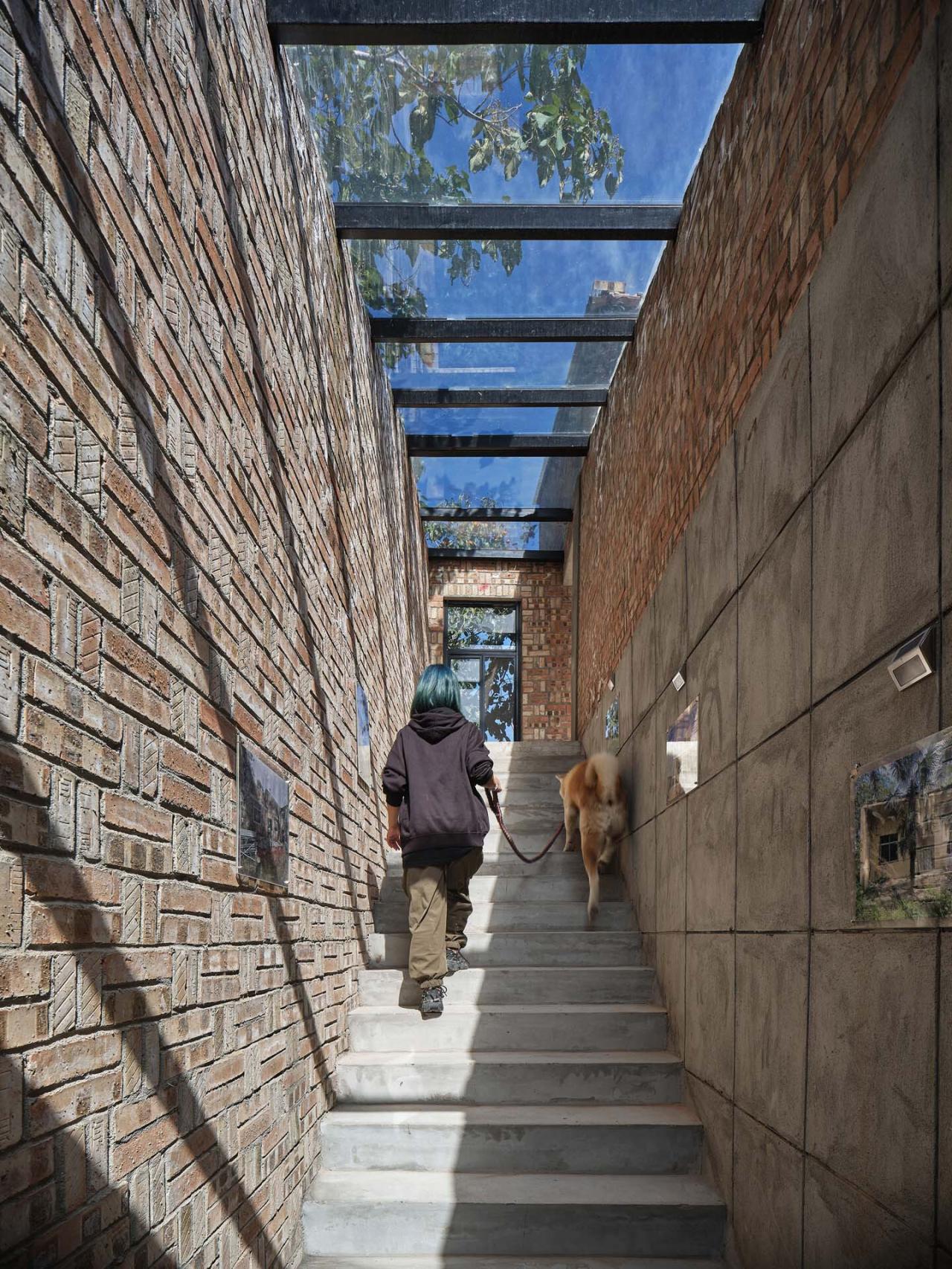 BIM建筑|渭南·巴邑村玻璃砖房 / 西安建筑科技大学设计研究总院 BIM建筑|渭南·巴邑村玻璃砖房 / 西安建筑科技大学设计研究总院